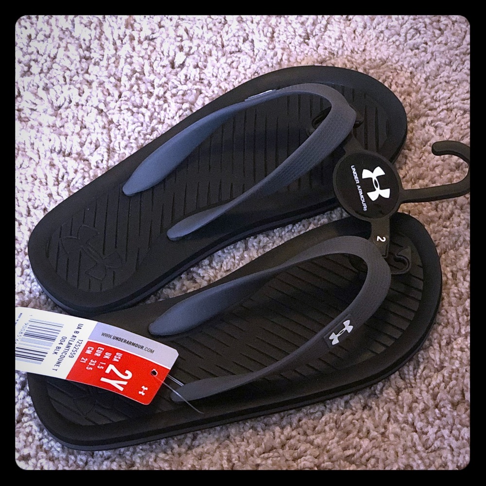 Boys Under Armour Black Flip Flops UA NWT Size 2